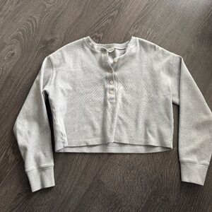 Wilfred Free (by Aritzia) Grey Henley Cropped Sweatshirt – Size S